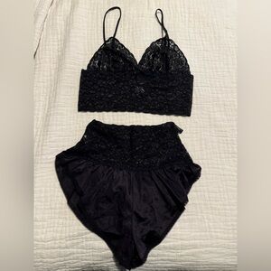 Vintage Alana Gale Black Lace Bralette and Shorts Set EUC 2304